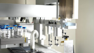 Unsere Labors verfügen über Geräte zur Herstellung und Verfeinerung unserer biologisch abbaubaren Polymere.